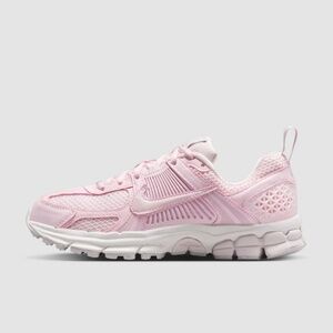 FREE SHIPPING >> Pastel Pink Vomero 5’s , NEW ,size 7with Bix